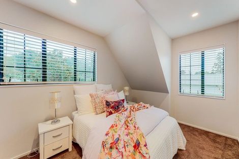 Photo of property in 31 De Val Drive, Titirangi, Auckland, 0604