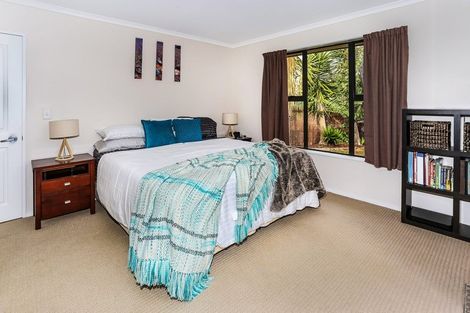 Photo of property in 11 Ina Ville Drive, Pukekohe, 2120