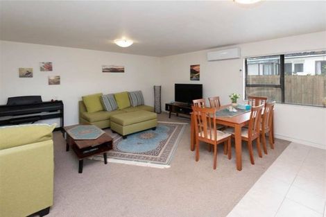 Photo of property in 9 Darren Crescent, Half Moon Bay, Auckland, 2012