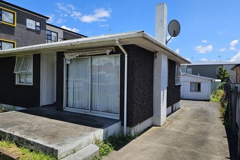 Photo of property in 525 Massey Road, Mangere, Auckland, 2022