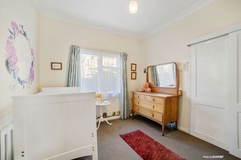 Photo of property in 22 Ranui Crescent, Khandallah, Wellington, 6035