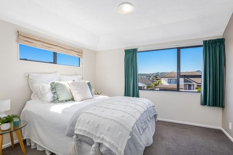 Photo of property in 122 Westchester Drive, Churton Park, Wellington, 6037