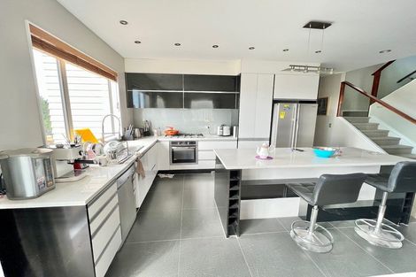Photo of property in 92a Schnapper Rock Road, Schnapper Rock, Auckland, 0632