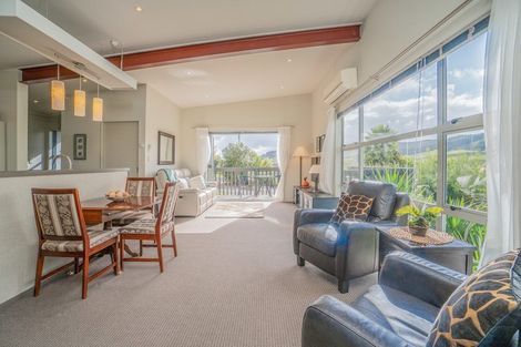 Photo of property in 7 Empressa Heights, Helensville, 0800