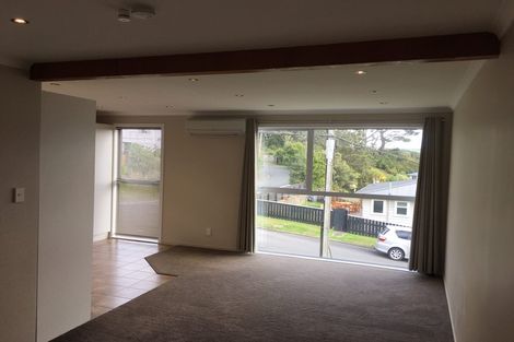 Photo of property in 25b Omega Street, Newlands, Wellington, 6037