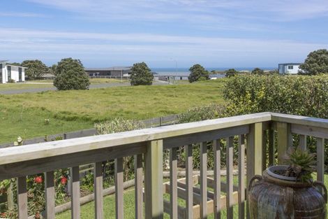 Photo of property in 3 Tua Tua Place, Baylys Beach, Dargaville, 0377