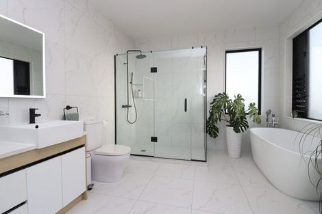 Photo of property in 26 Roxborough Place, East Tamaki Heights, Auckland, 2016