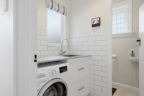 Photo of property in 127 Weston Road, St Albans, Christchurch, 8052