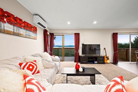 Photo of property in 31 Pipitea Place, Massey, Auckland, 0614