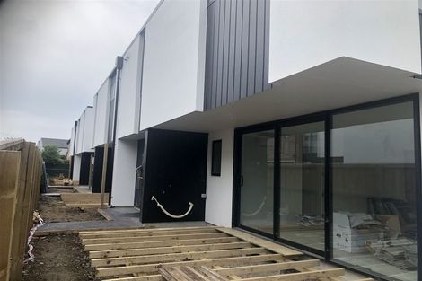 Photo of property in 10 Bishop Street, Green Bay, Auckland, 0604