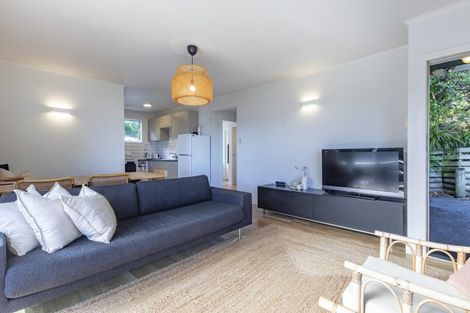 Photo of property in 98 Seaview Road, Piha, New Lynn, 0772