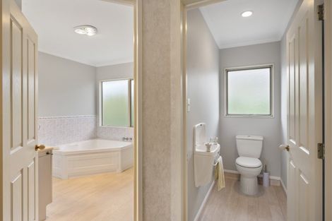 Photo of property in 2 Lowndes Place, Taradale, Napier, 4112