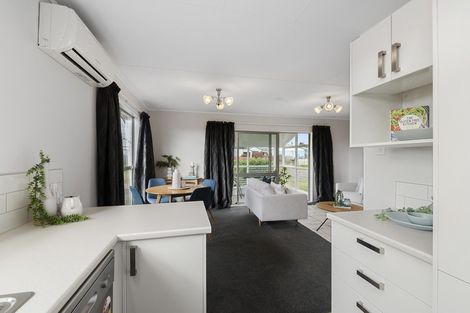 Photo of property in 112 Ryder Crescent, Levin, 5510