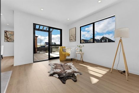 Photo of property in 61 Maungakaraka Road, Karaka, 2580