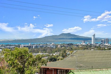 Photo of property in 27 High Road, Glenfield, Auckland, 0629