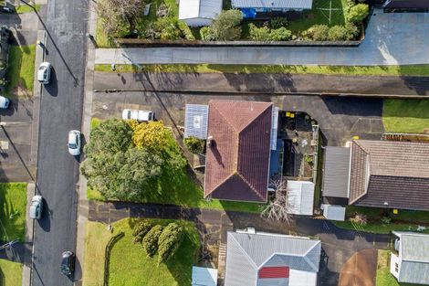 Photo of property in 10 Bishop Street, Green Bay, Auckland, 0604