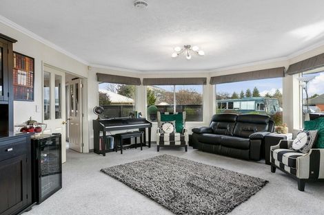 Photo of property in 142 Hagart-alexander Drive, Mosgiel, 9024