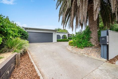 Photo of property in 25 Chums Road, Paraparaumu Beach, Paraparaumu, 5032