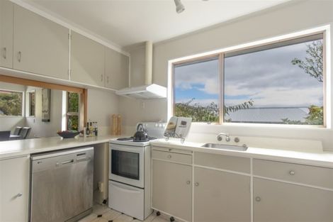 Photo of property in 96 Churton Drive, Churton Park, Wellington, 6037