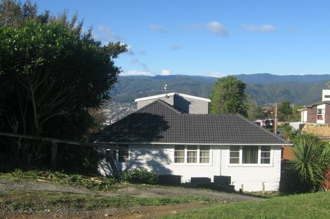 Photo of property in 9- 9a Pokohiwi Road, Normandale, Lower Hutt, 5010