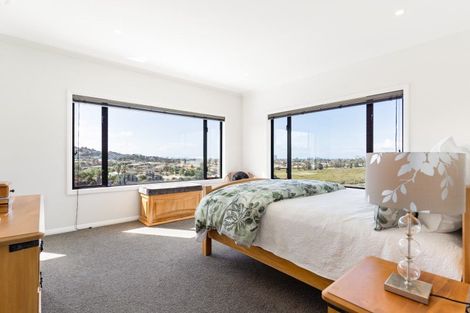 Photo of property in 69 Maka Terrace, Orewa, 0931