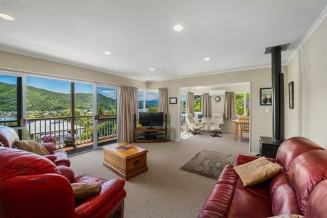 Photo of property in 20 Rimu Terrace, Waikawa, Picton, 7220
