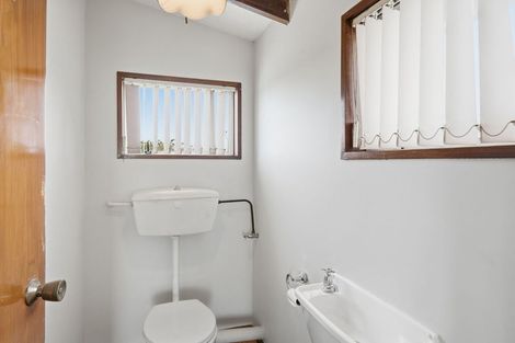 Photo of property in 15 Wychwood Crescent, Bishopdale, Christchurch, 8053