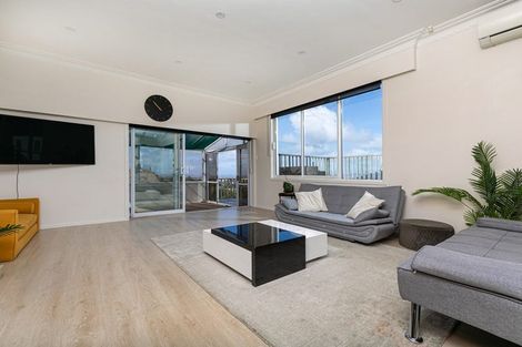 Photo of property in 250 Don Buck Road, Massey, Auckland, 0614