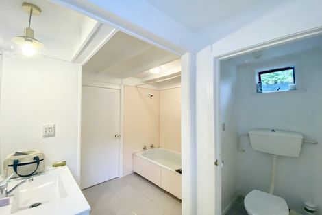 Photo of property in 1/47 Valley View Road, Glenfield, Auckland, 0629