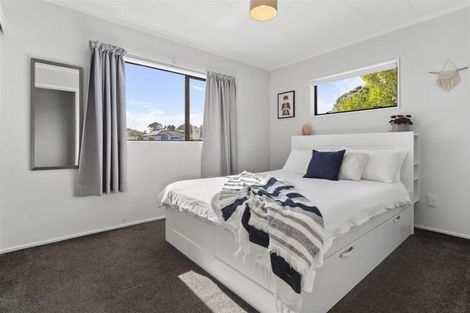 Photo of property in 8 Brookfield Road, Te Atatu Peninsula, Auckland, 0610