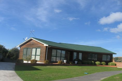 Photo of property in 21 Molyneux Close, Whitby, Porirua, 5024