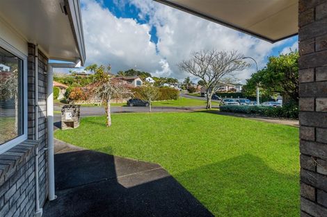 Photo of property in 4 Hanly Close, West Harbour, Auckland, 0618