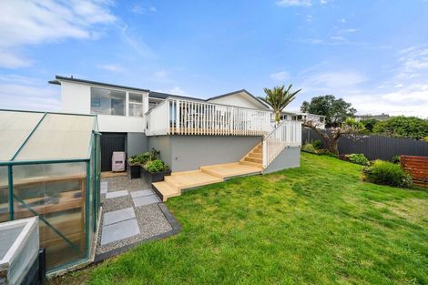 Photo of property in 16 Mcdonnell Street, Omokoroa, 3114