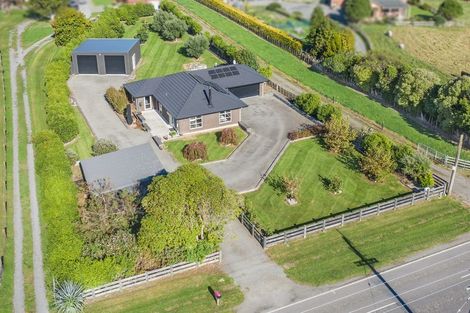Photo of property in 418 Tararua Road, Levin, 5571