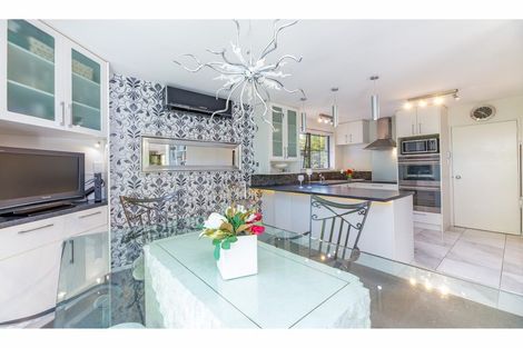 Photo of property in 439 Memorial Avenue, Burnside, Christchurch, 8053