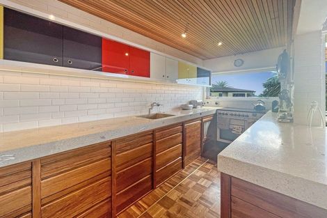 Photo of property in Seaview Apartments, 4/64 Milford Road, Milford, Auckland, 0620