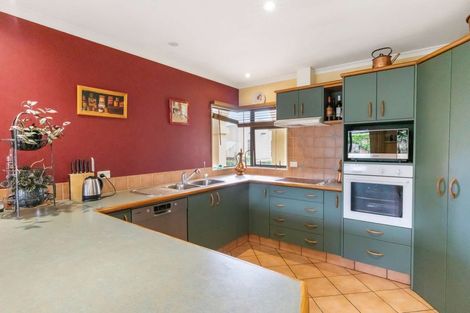 Photo of property in 13 Chesterfield Place, Rototuna, Hamilton, 3210
