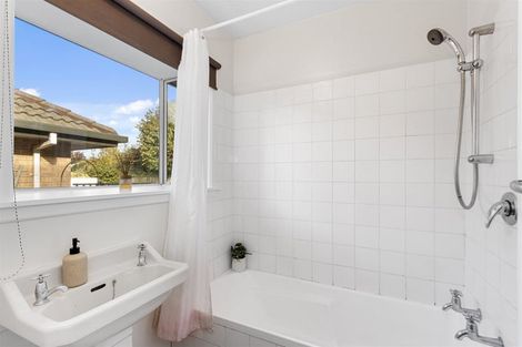 Photo of property in 387 Yaldhurst Road, Russley, Christchurch, 8042