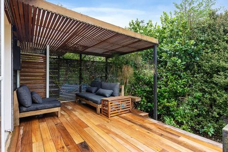 Photo of property in 20 Harrybrook Road, Green Bay, Auckland, 0604