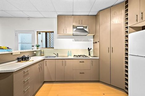 Photo of property in 6 Fayette Place, Te Atatu South, Auckland, 0610