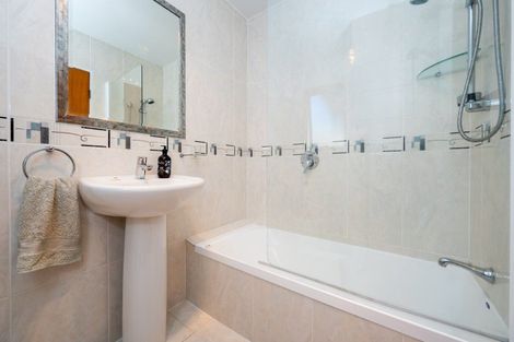 Photo of property in 33 Enfield Road, Hospital Hill, Napier, 4110