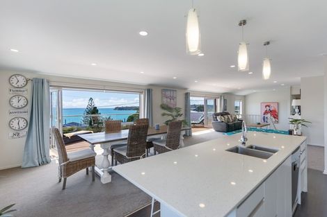 Photo of property in 4 Melandra Road, Stanmore Bay, Whangaparaoa, 0932