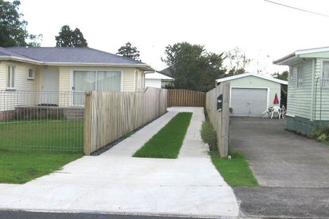 Photo of property in 2a Hikurangi Street, Te Atatu Peninsula, Auckland, 0610