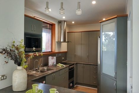 Photo of property in 4 Hollyhock Place, Browns Bay, Auckland, 0630