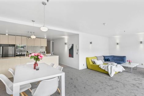 Photo of property in Montreaux Apartments, 2a/164 The Terrace, Wellington Central, Wellington, 6011