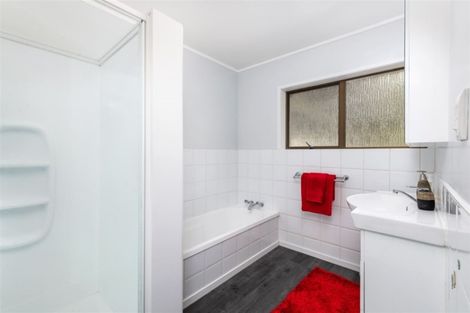 Photo of property in 13 Chrome Place, Henderson, Auckland, 0612