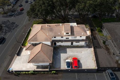 Photo of property in 182 Devonport Road, Tauranga, 3110