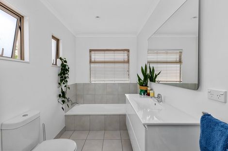 Photo of property in 1/126 Whangaparaoa Road, Red Beach, 0932