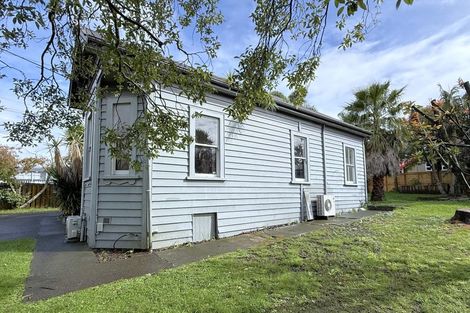 Photo of property in 44 Lynwood Road, New Lynn, Auckland, 0600