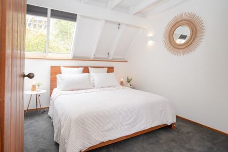 Photo of property in 6 Nakora Road, Karaka Bays, Wellington, 6022